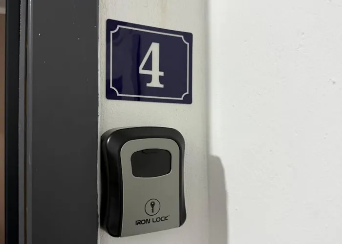 Trio Escape Apartment *