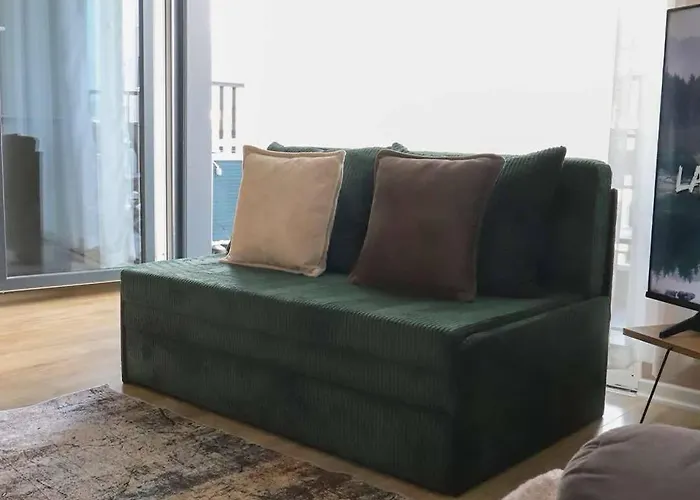 Apartment Trio Escape *